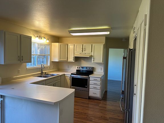 livable kitchen with stainless appliances
