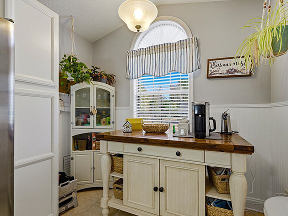 5th image of 1500 St. George Ln.