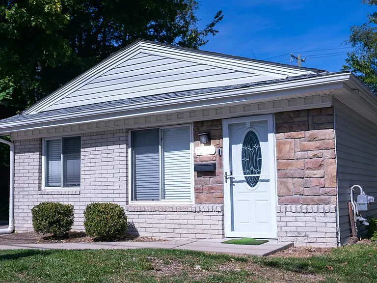 1205 E Forteen Mile Rd — Photo 1