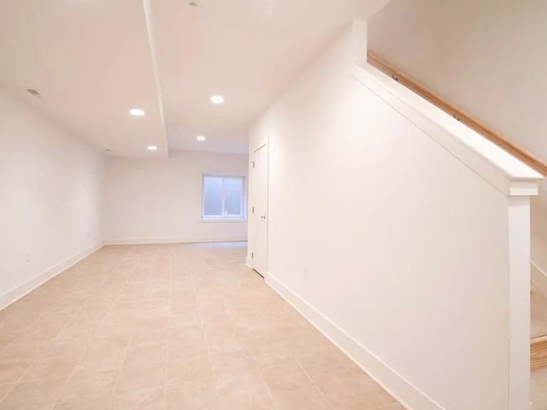 Full finished basement, can be used as nobby space, lounging, workout area.