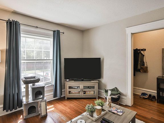 4th image of 3155 Gustine Ave #3155