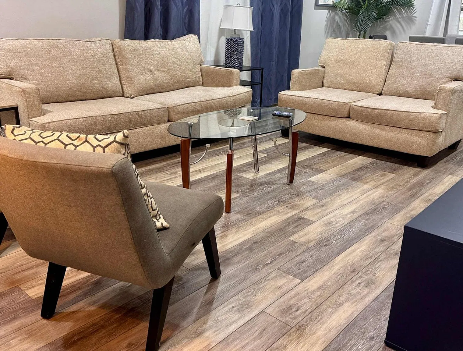 3 bed, 1.0 bath, 1528 sqft, $2,590 — Photo 3