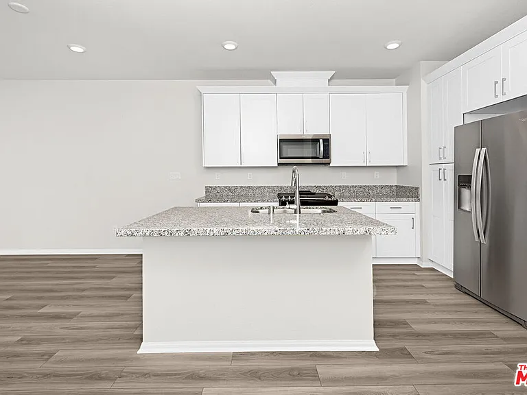220 Lockhart Way — Photo 7