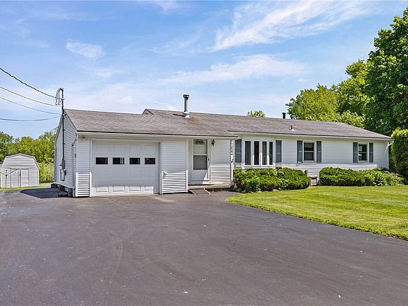 2nd image of 824 Hamlin Parma Townline Rd