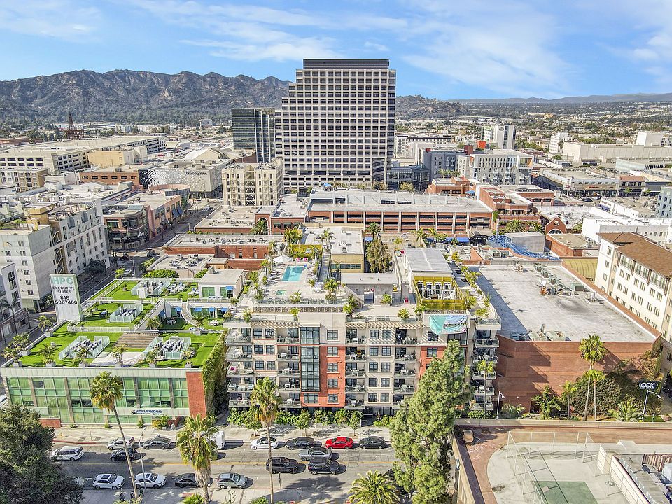 Maia Avira at Glendale Aerial View of Exterior