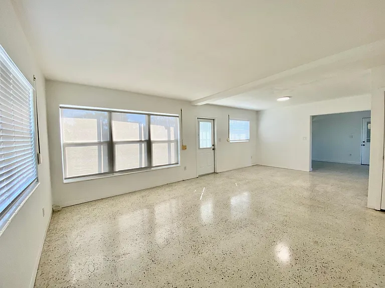 480 Alice Dr — Photo 2