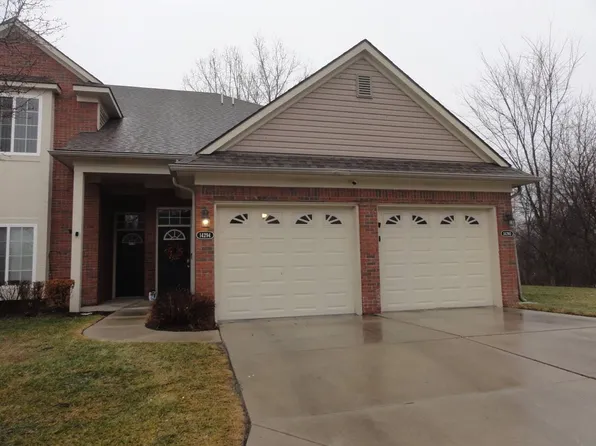 14294 Shadywood Dr #26, Sterling Heights, MI 48312