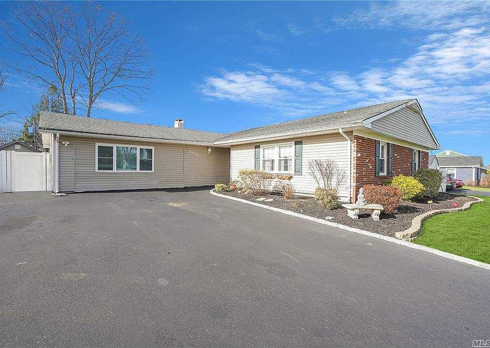 1st image of 42 Wintergreen Dr