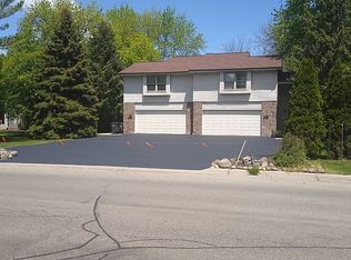 562 Lisbon Rd, Oconomowoc, WI 53066