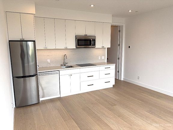 5th image of 367 Liberty St #A