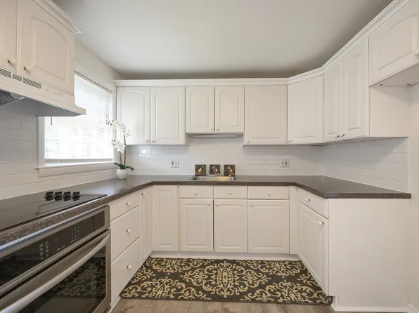 670 Main St APT 3, Walpole, MA 02081