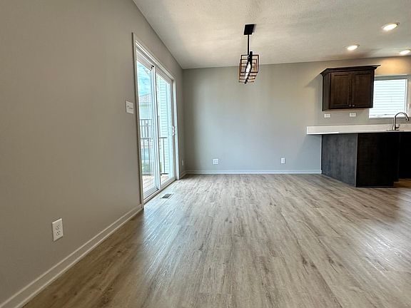 5th image of 6904 S 88th St