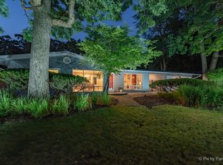 821 Greenwood Ave, Carpentersville, IL 60110