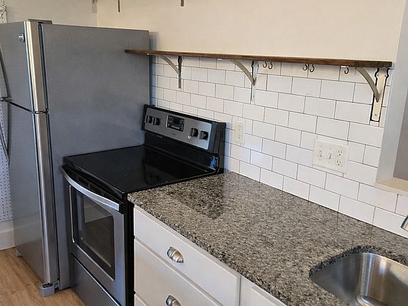2nd image of 1102 Lawrence Ave #B