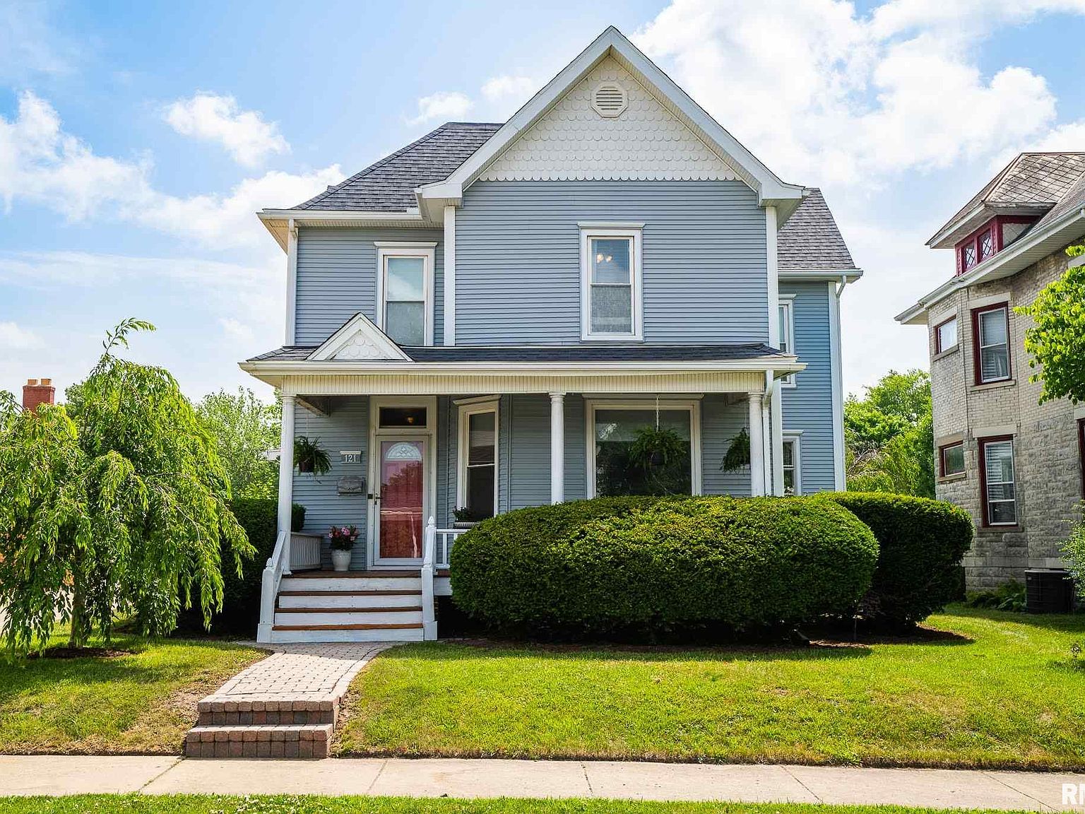 121 S Main St, Washington, IL 61571 | Zillow