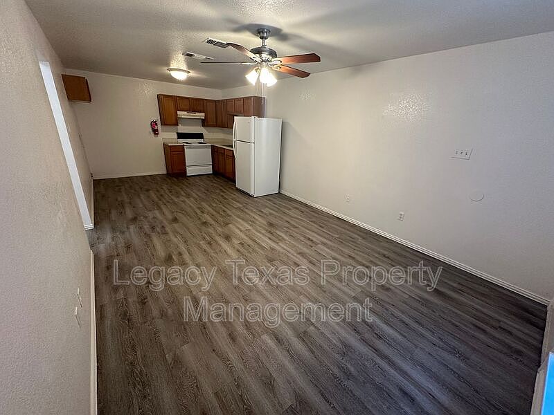 1st image of 802 N Wilhite St APT A