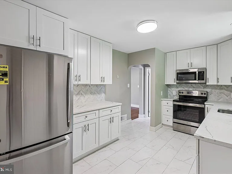 3102 Romain Ct — Photo 8