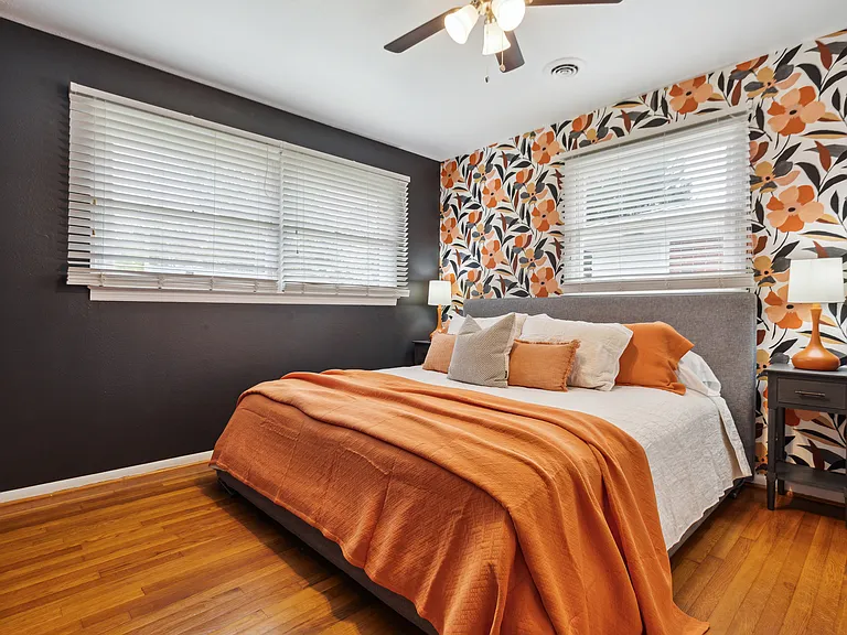 1104 Dickson Ave — Photo 26