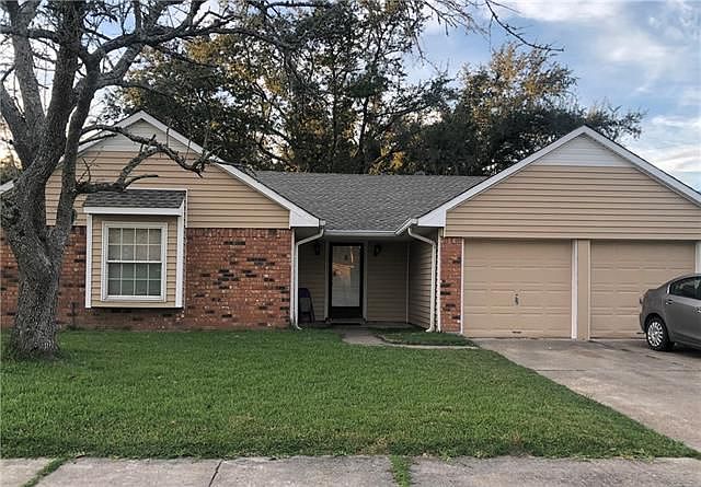 1st image of 2537 English Colony Dr
