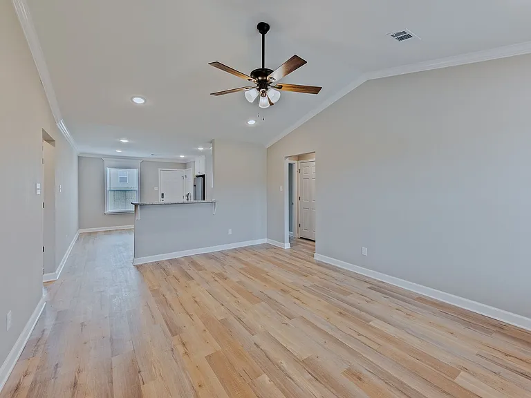825 Pine Tree Rd — Photo 13
