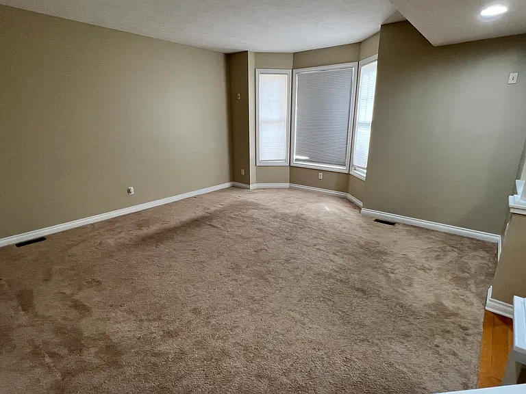 2122 Clinton St — Photo 6