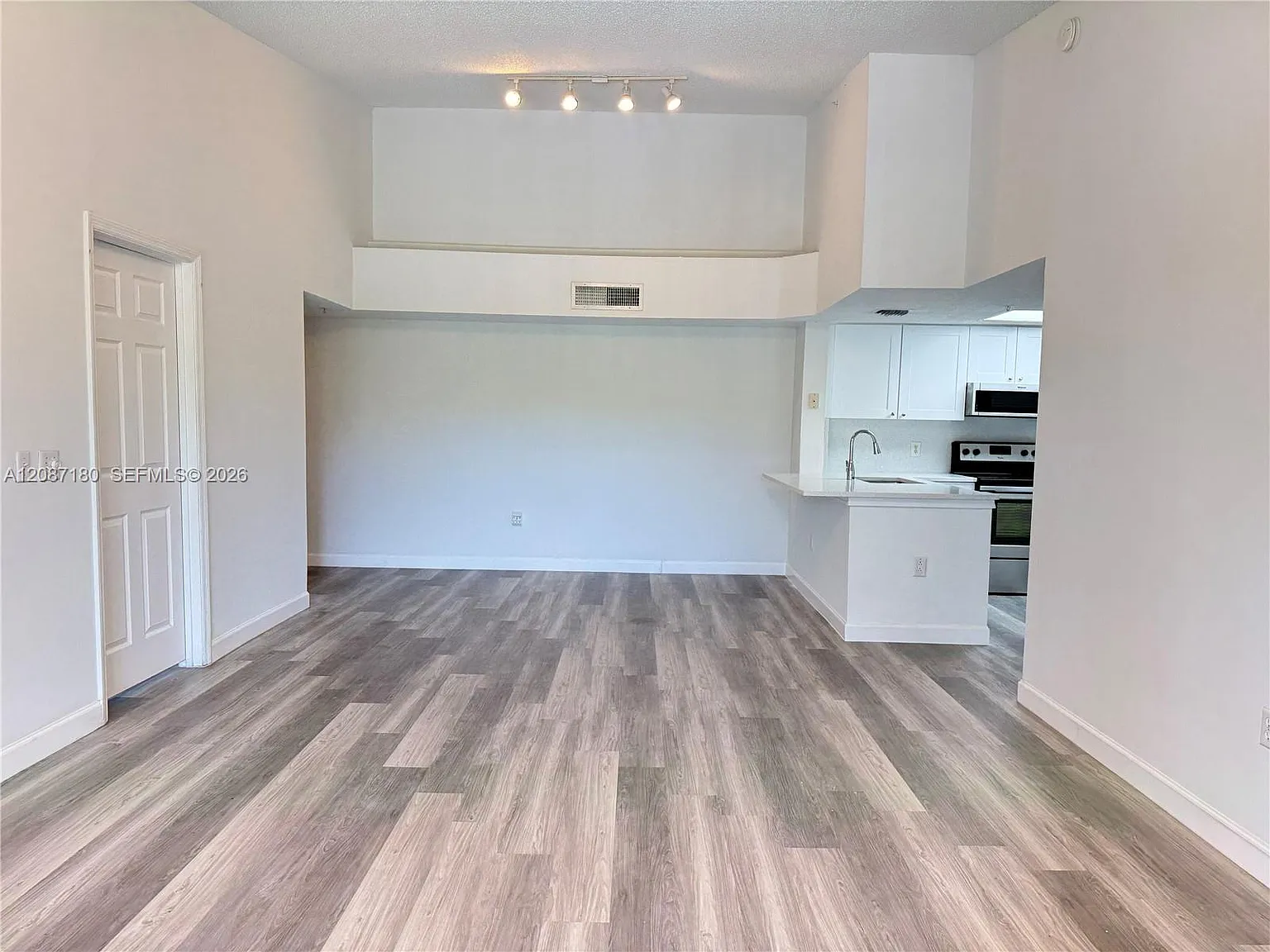 Evergreen Lakes Condo — Photo 3