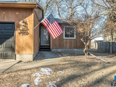 3321 E Manor Cir, Sioux Falls, SD, 57103