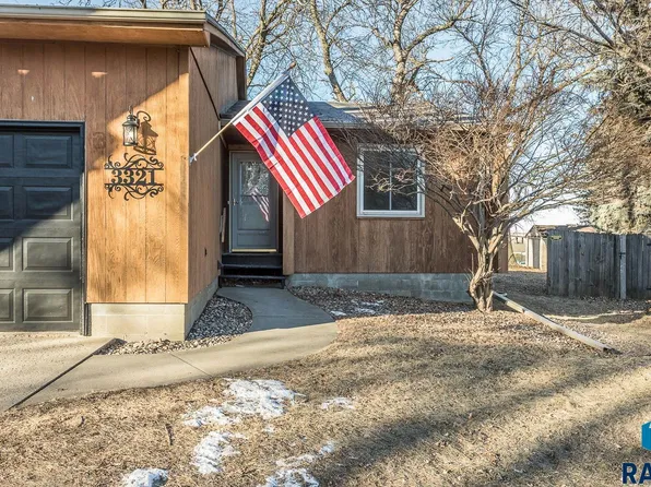 3321 E Manor Cir, Sioux Falls, SD 57103