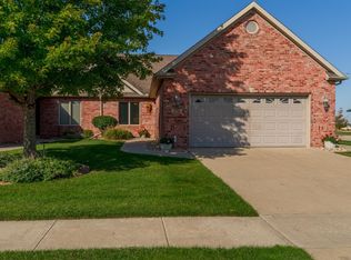 1701 Dunraven Rd, Bloomington, IL 61704