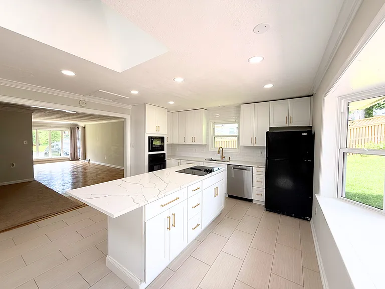 12915 Grenoble Dr — Photo 6