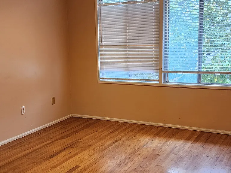 3401 N Gaviota Ave #D — Photo 2