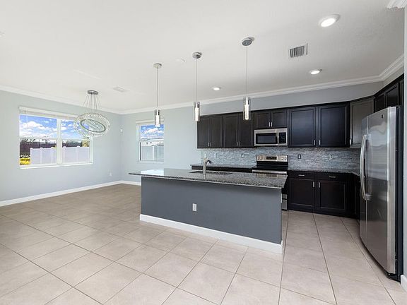 5th image of 7182 NW Farnsworth Cir