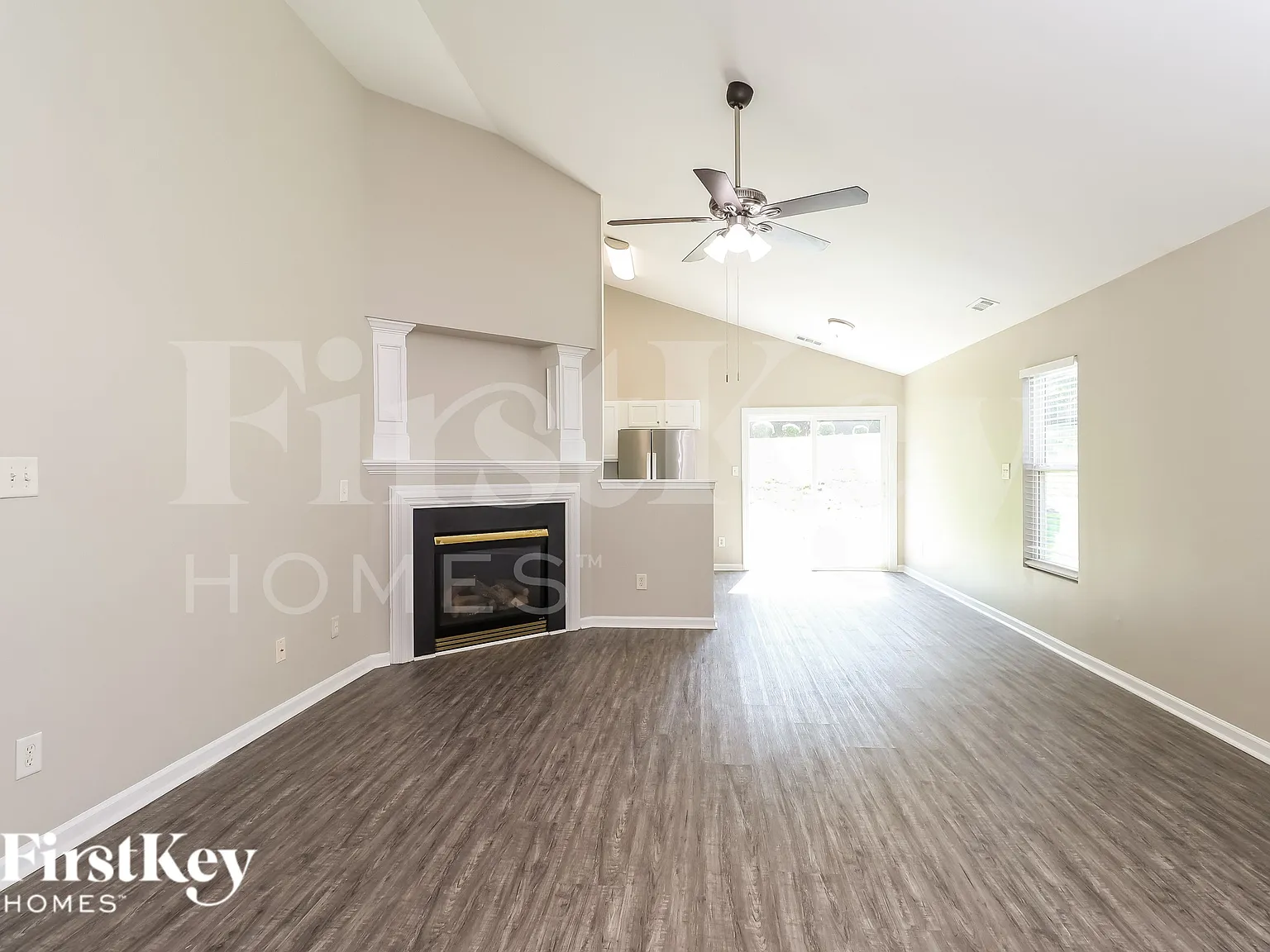 3 bed, 2.0 bath, 1583 sqft, $1,805 — Photo 3