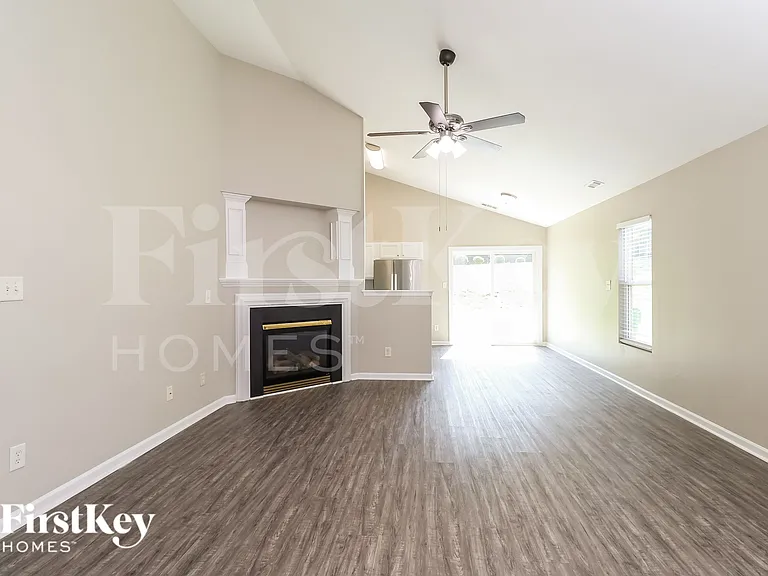 7307 Woodbourne Ln — Photo 3