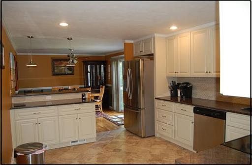 4th image of 48 Dorothea Dr