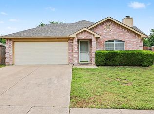 221 Los Angeles Dr, Glenn Heights, TX 75154