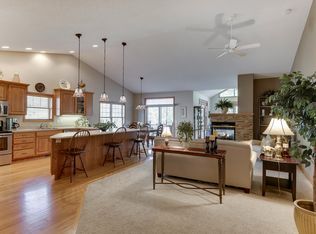3159 Hidden Lake Pointe Dr, White Bear Lake, MN 55110