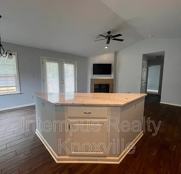 1333 Willmann Ln — Photo 16