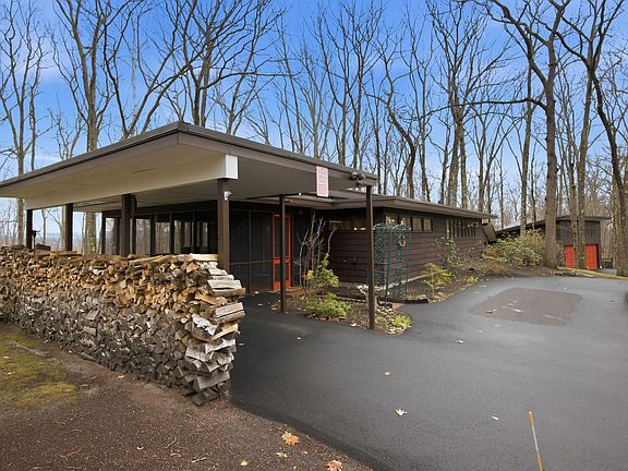 3rd image of 82 Little Pond Road