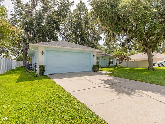 3rd image of 2525 Royal Palm Dr