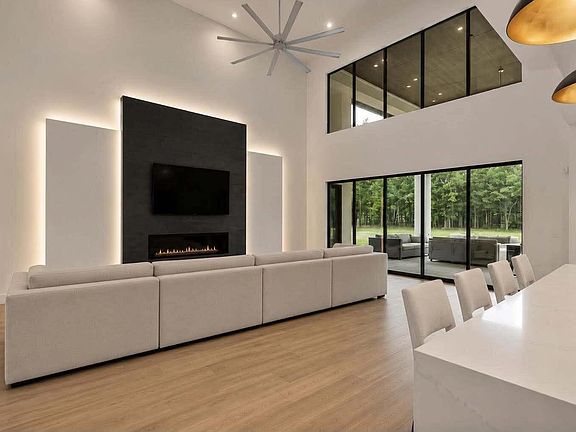 3rd image of 7605 Trinity Pines Dr