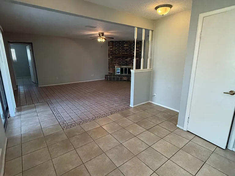 13248 Bluff View Dr — Photo 3