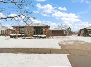 16615 Blossom Ln, Tinley Park, IL 60487