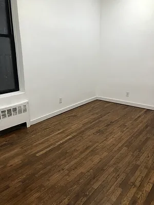 Rented by SP Brokerage Inc | media 25