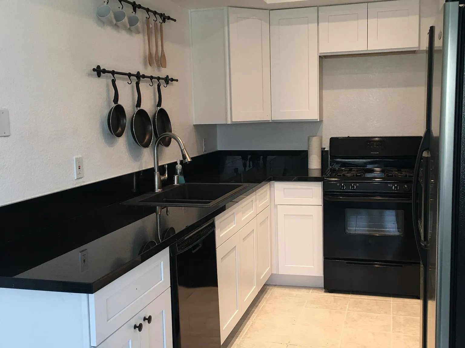 606 Parkview Drive — Photo 4