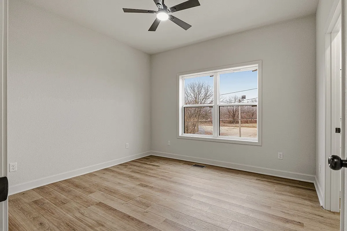 Building Photo - 401 Houghton