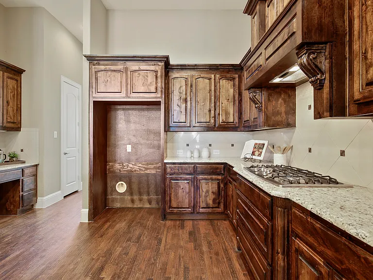13732 Eleanor Ave — Photo 20