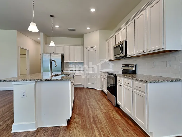 918 Walden Pond Dr — Photo 4