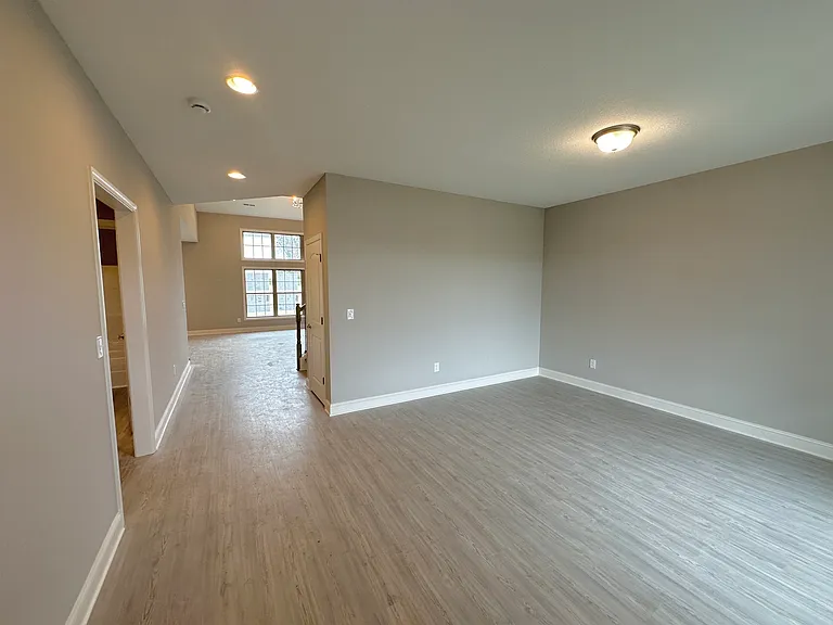 9538 Snowy Cliff Ln — Photo 7