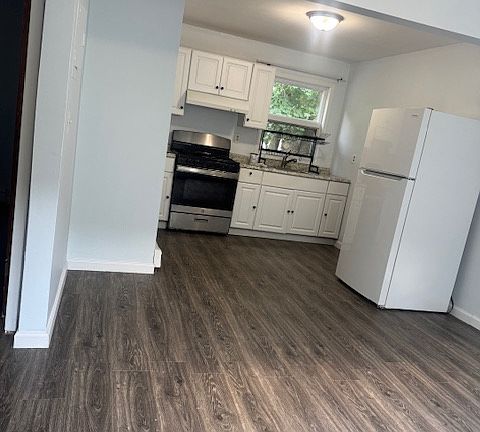 2nd image of 345 Yetman Ave #1